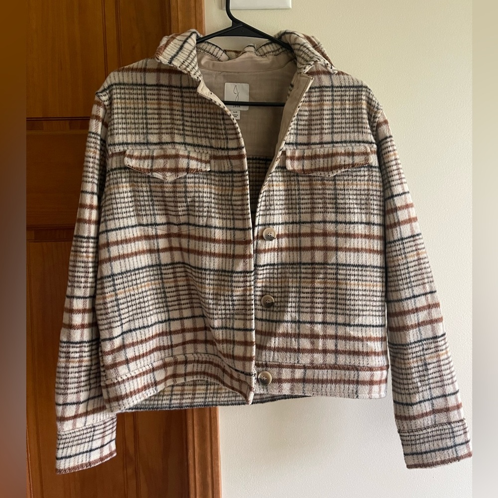 Tan and brown plaid shaket